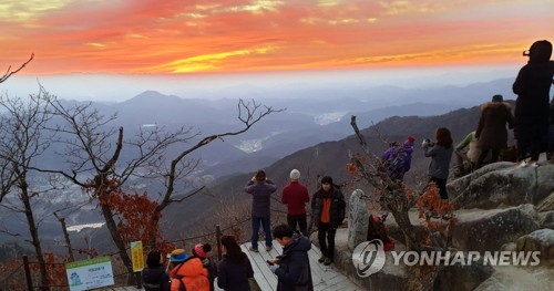 2020 붉은 해 치솟자 전국 곳곳서 "반갑다! 새해야" 우렁찬 함성