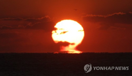 "반갑다! 새해야"…강원 동해안 해돋이명소 '인산인해'(종합)