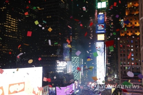 BTS, 미국 새해 열었다…타임스스퀘어 메운 '한국어 떼창'(종합)