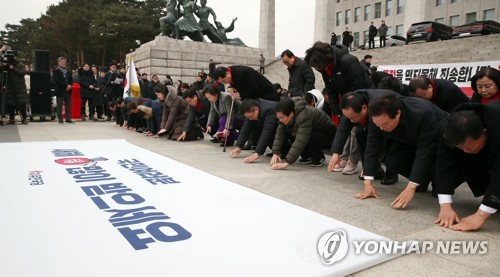 한국당 불출마 릴레이…"대표부터 내려놔야" 책임론 비등