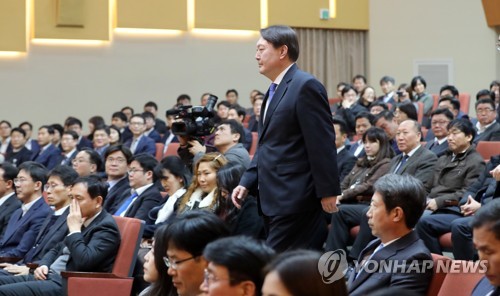 '격랑' 속 검찰 조용한 신년맞이…윤석열 예정된 신년사만 낭독