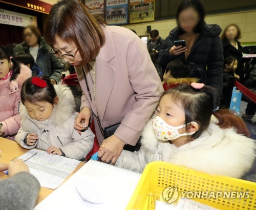 [카메라뉴스] "초등학교 입학 준비하러 왔어요"