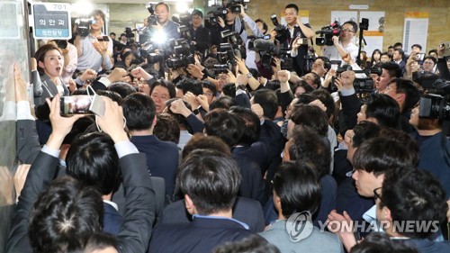 여야 檢패스트트랙 기소에 일제히 반발…"보복기소", "야당탄압"