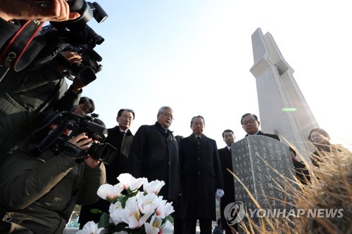 '진실만 추구' 5·18묘역 찾아 결연한 의지 다진 진상조사위