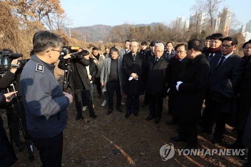 '진실만 추구' 5·18묘역 찾아 결연한 의지 다진 진상조사위