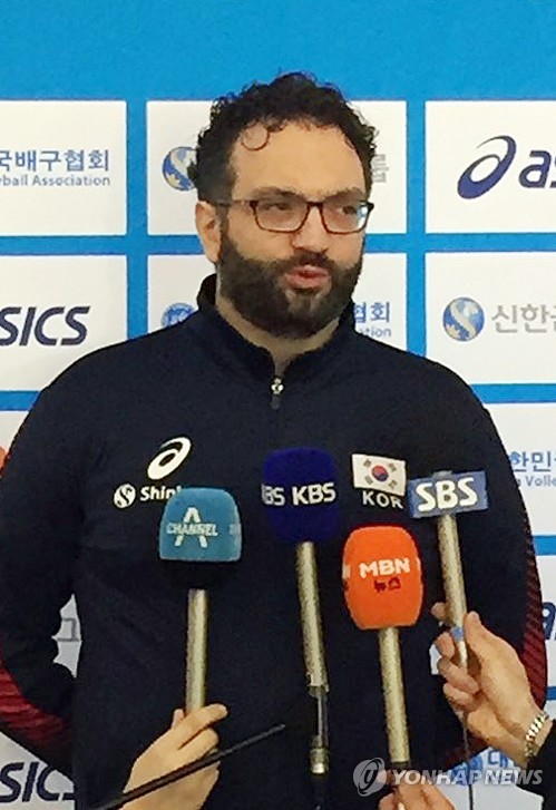 "최상의 상태…올림픽 티켓 꼭 따겠다"…남녀배구대표팀 출국