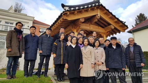 베를린 온 김일성대 학생들, 우한 폐렴 사태에 귀국길 '험난'