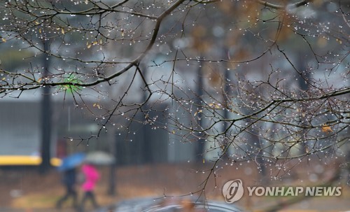 전국 흐리고 오전까지 곳곳서 비…동해안 강한 바람 '주의'