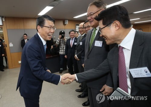 은성수 "IB 신용공여 대상서 SPC·부동산법인 제외"(종합)