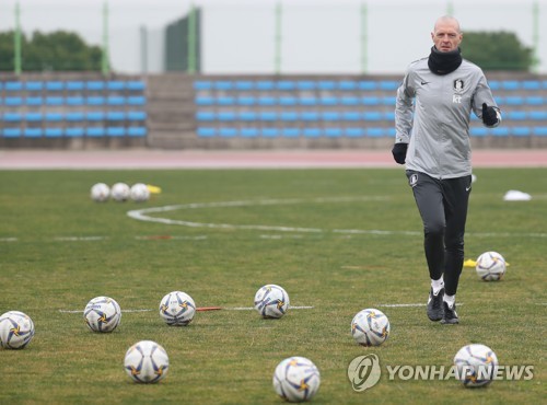 '아시아 잘 아는' 로스 코치, 여자축구 대표팀의 '천군만마'