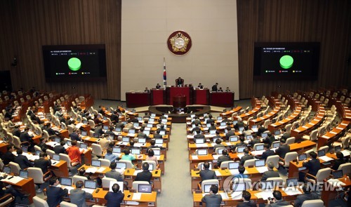 한국당 빠진 반쪽 본회의, 2시간43분 민생법안 '일사천리' 처리(종합)