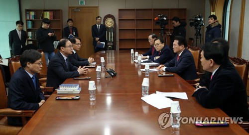 한국당, 선관위 항의방문…"비례자유한국당 명칭 허용해야"