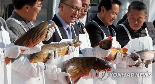 '실내에서 겨울을 즐긴다' 홍천강 꽁꽁축제 개막