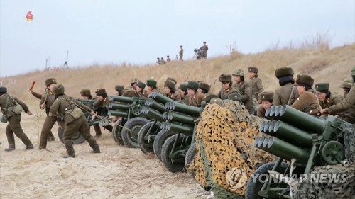 김정은, 작년 판문점서 트럼프에 "제재로 분노…해제 집착 안해"(종합)