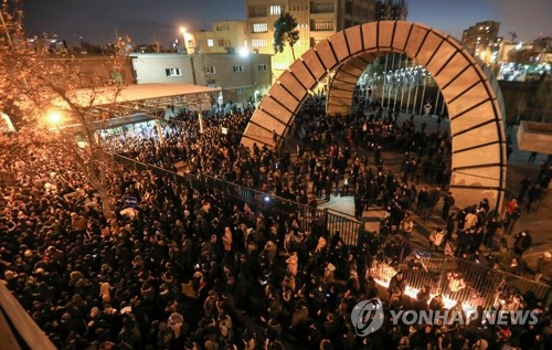 이란서 이틀째 '여객기 격추' 항의 시위…지방 확산 조짐도