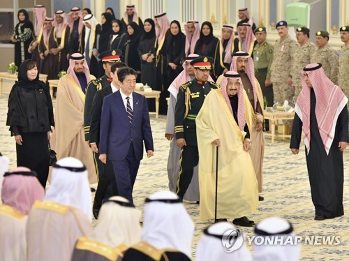 아베, 사우디 왕세자와 회담…"중동서 군사충돌 피해야"