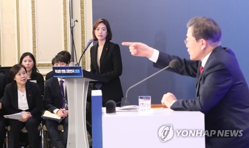 초반 쏟아진 '검찰 개혁·인사' 질문…문 대통령, '상세' 답변