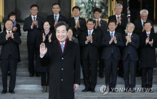 총리직 마친 이낙연 "국민에 도움 되도록 모든 것 쏟겠다"(종합)