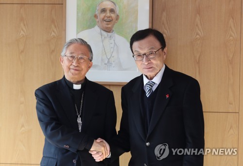 이해찬 "개혁법, 한단계 나아갈 기반"…김희중 "마지막 잘 장식"