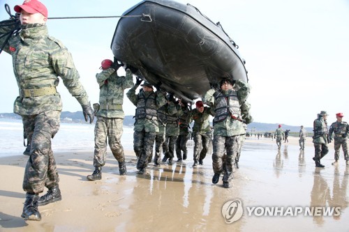 칼바람에도 구슬땀…열기 가득한 해병대캠프