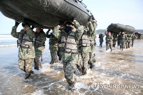 칼바람에도 구슬땀…열기 가득한 해병대캠프