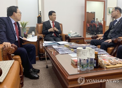 한국당 '교내 선거운동 방지법' 추진…"선관위도 동감"