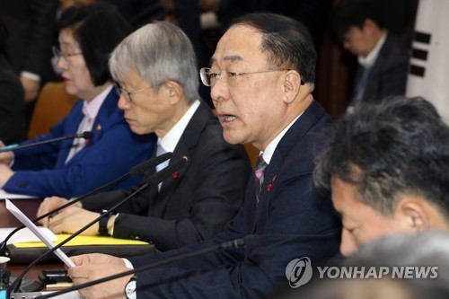 [2보] 홍남기 "취업자·고용률·실업 등 3대 고용지표 개선"