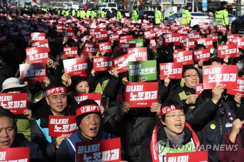 '끝 모를 평행선'…영남대병원 고공농성 반년 넘겨