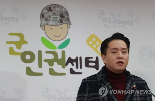 '여군 희망' 성전환 육군 하사 강제전역…"복무할 수 없는 사유"