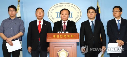 "공급은 확대하고 규제는 푼다"…한국당 주택공약 발표