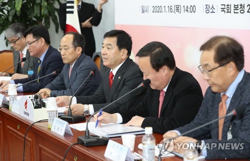 한국당 경제전문가 간담회 "문재인 정부 경제, 전과목 낙제점"