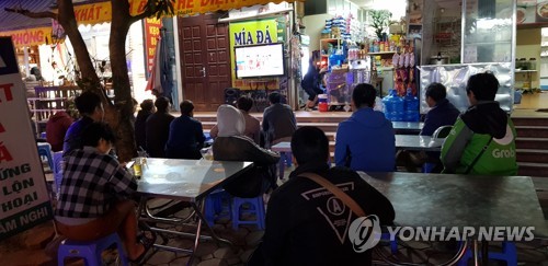 "아쉽다" 박항서호 8강진출 실패에 베트남 축구 팬들 실망