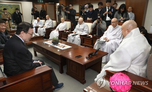 이해찬, 조계종 총무원장 예방…원행스님 "정부여당 도울 것"