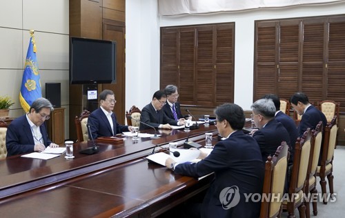 문 대통령, '신북방정책 전략' 보고받아…"다시 오기 힘든 계기"(종합)