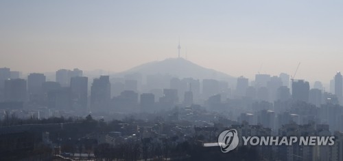 오전 눈발, 오후엔 미세먼지…실내에서 주말 보낸 시민들