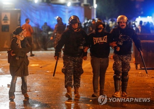 레바논 반정부시위 격화…주말 사이 최소 530명 부상