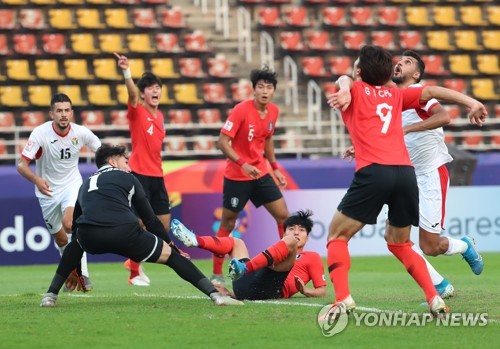 8명 바꿔도 흐트러짐 없는 김학범호 '더블 스쿼드의 힘'