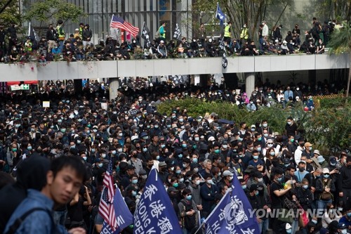 홍콩, 세계서 집 사기 가장 힘든 도시…20.8년 월급 모아야