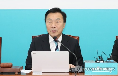 손학규, 청주 전통시장 방문…"경제·민생 살리겠다"