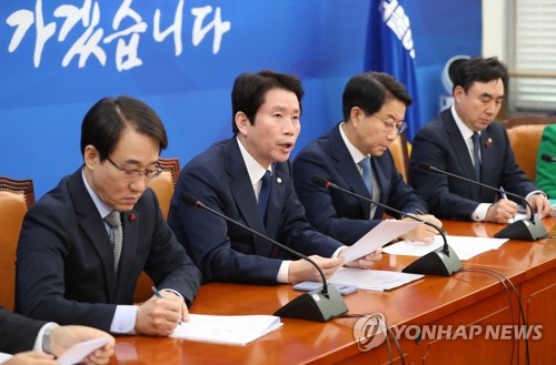민주 "한국당 오기 정치·시대착오 몽니"…공약·위성정당 공세