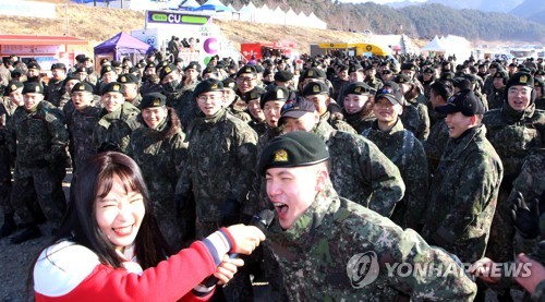 인제 빙어축제 나흘째…장병 함성·주민 웃음소리로 열기 이어져