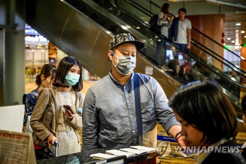 '우한 폐렴' 퍼지는데 기자회견 마스크 착용도 막는 중국