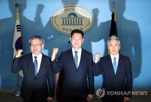 '노무현 사위' 곽상언 민주당 입당…"어르신 큰 정치 이어갈 것"