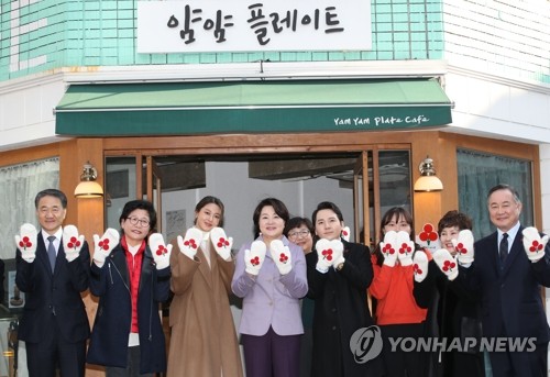 김정숙 여사 "'착한 마을' 주민들의 나눔이 선한 영향력"(종합)