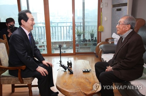 정 총리, 설 앞두고 애국지사 가정 찾아…서울역 쪽방촌도 방문