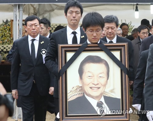 신격호 회장, 고향 땅에서 영면…울산 선영에 안장