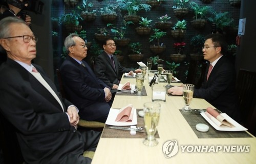 황교안, 전직 대표급·의장 잇단 만남…공천·쇄신·통합 논의(종합)