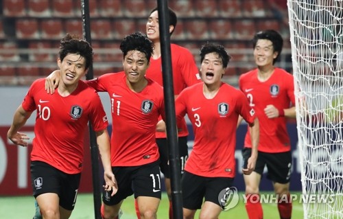 한국 남자축구, 세계 첫 9회 연속 올림픽 본선…호주 꺾고 결승(종합)