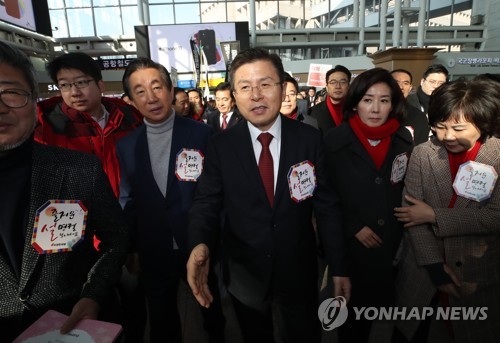 설 밥상머리 잡기 경쟁…"민생 챙기는 여당" vs "경제실정 심판"(종합)