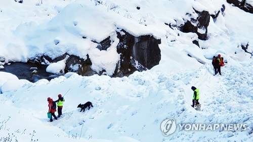 네팔 실종자 수색대 잠정 철수 완료…"눈 녹아야 재개"